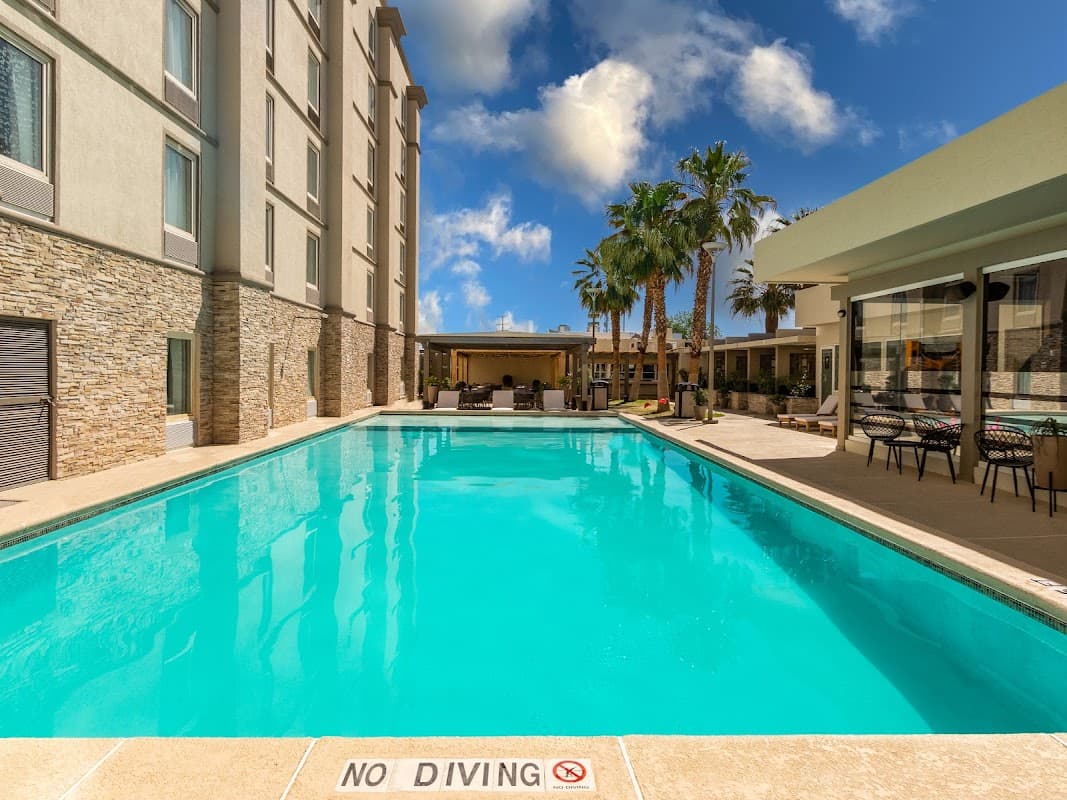 Hotel Mesaluna pool and courtyard, Ciudad Juárez