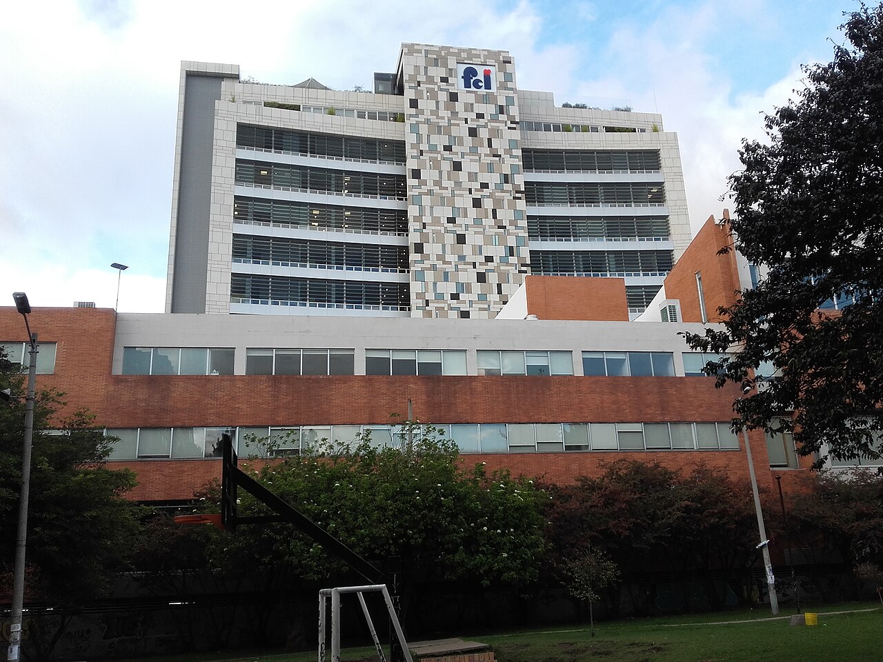 Fundacion Cardioinfantil (La Cardio) main hospital building with the FCI logo, Usaquen, Bogota, where two U.S. Embassy-designated panel physicians perform the immigrant visa medical exam
