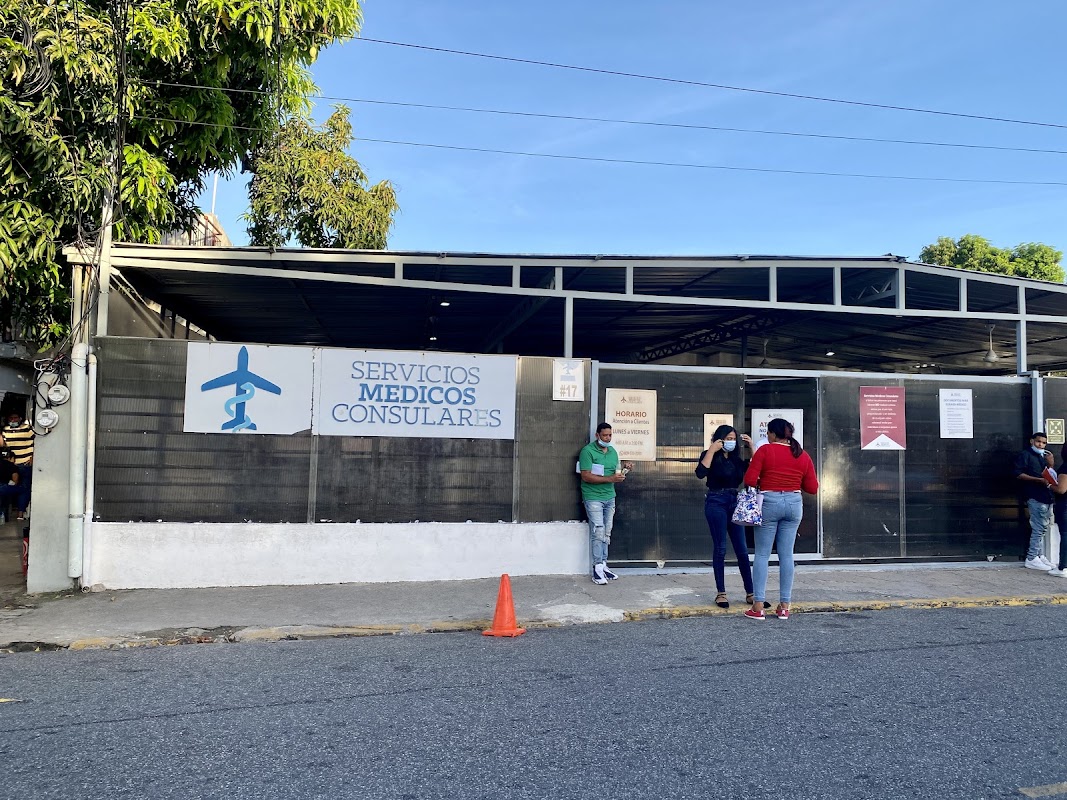 The Servicios Médicos Consulares facility on Calle Bohechío in Sector Bella Vista, Santo Domingo, with applicants waiting outside